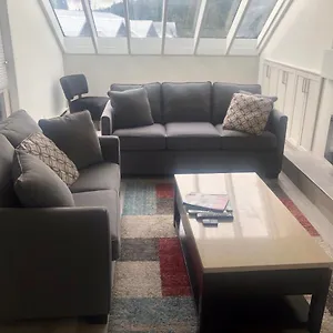 Hearthstone Loft, Village Centre, Private Hot Tub, Sleeps 6 Whistler